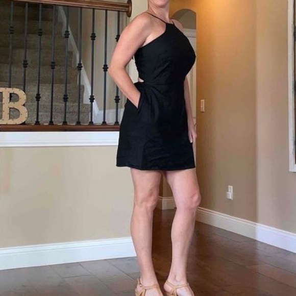 Sleeveless open back tie black dress - Picture 2 of 3